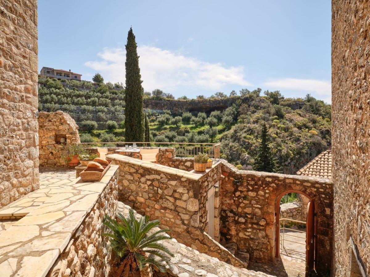 Petreas Castle Villa Kardamyli Exterior photo