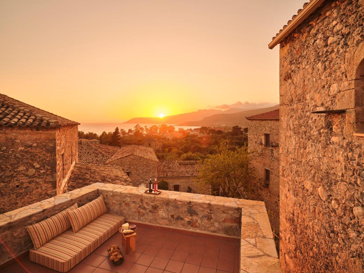 Petreas Castle Villa Kardamyli Exterior photo